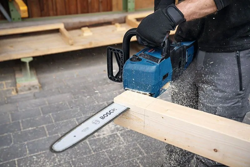 Bosch 06008D3000 GKE 18V-40 láncfűrész (akku és töltő nélkül) kép 11