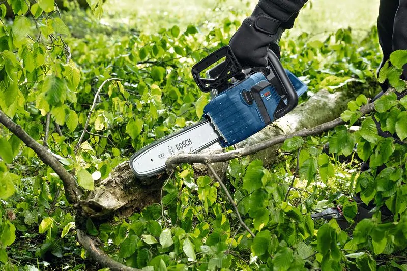 Bosch 06008D3000 GKE 18V-40 láncfűrész (akku és töltő nélkül) kép 6